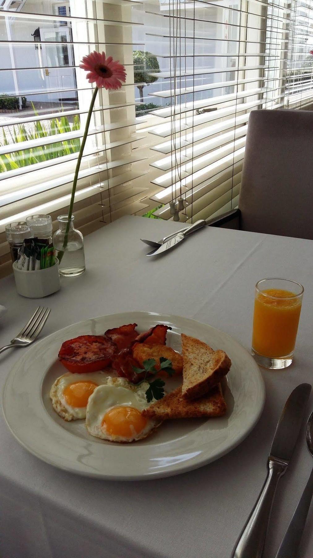 Quarters Hotel Durban Bagian luar foto